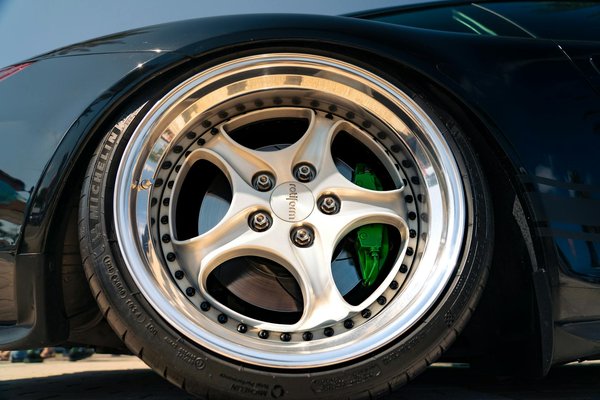 Quels sont les avantages des véhicules à hydrogène par rapport aux électriques ?